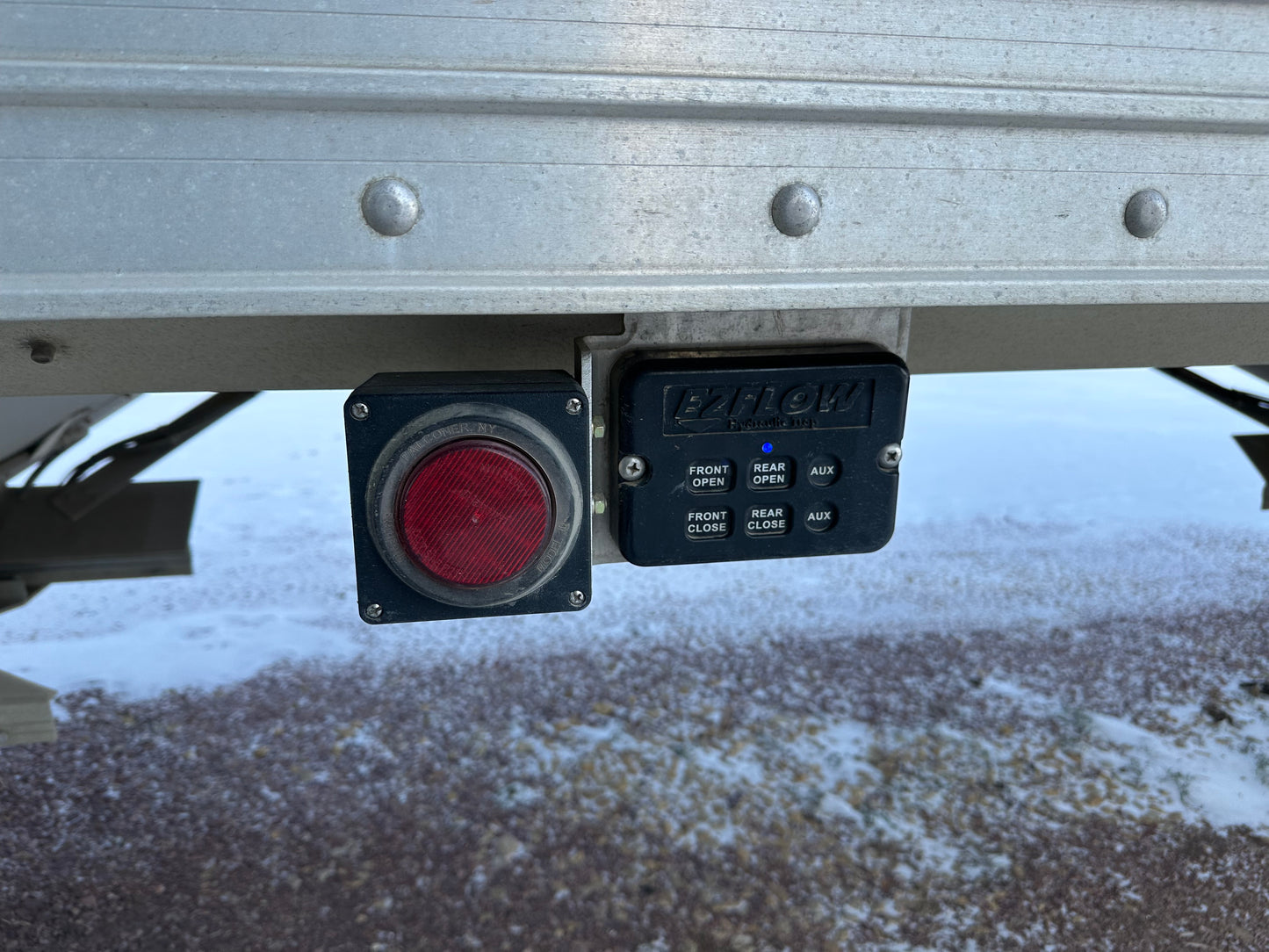 Clear Visibility: Timpte Trailer Hydraulic Hopper Light Indicator